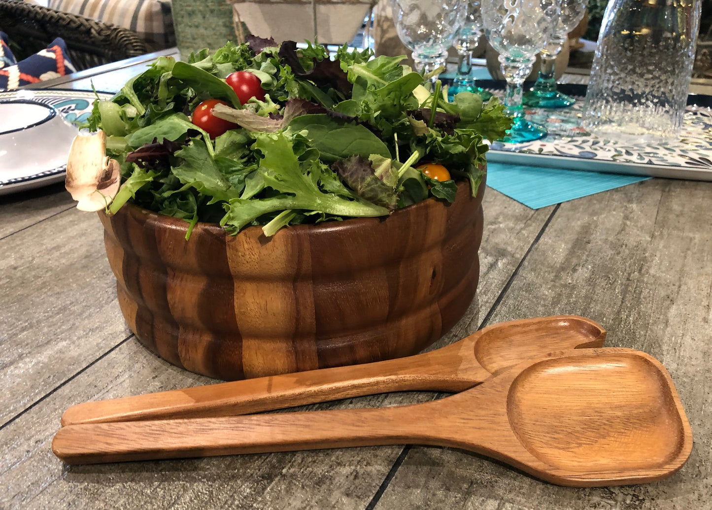 salat skál með skeiðum